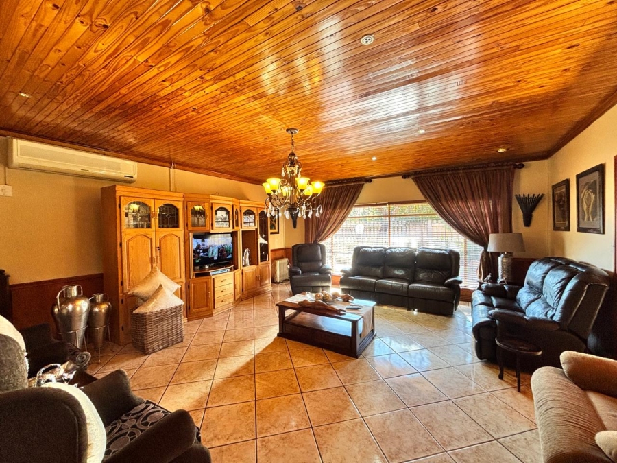 4 Bedroom Property for Sale in Flamwood North West